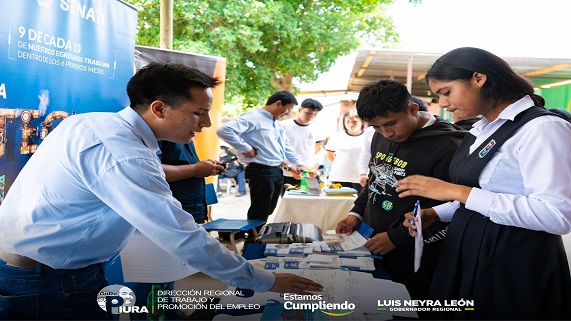 DRTPE Piura realizo con éxito Feria Vocacional en Salitral