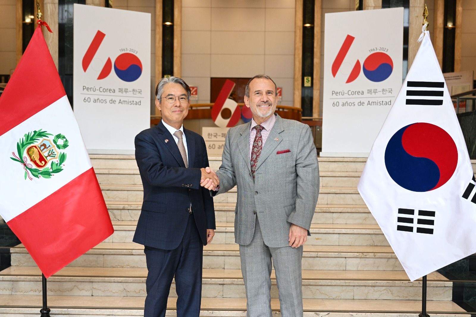 Inauguración de la exposición documental por el 60° aniversario de relaciones diplomáticas entre el Perú y la República de Corea