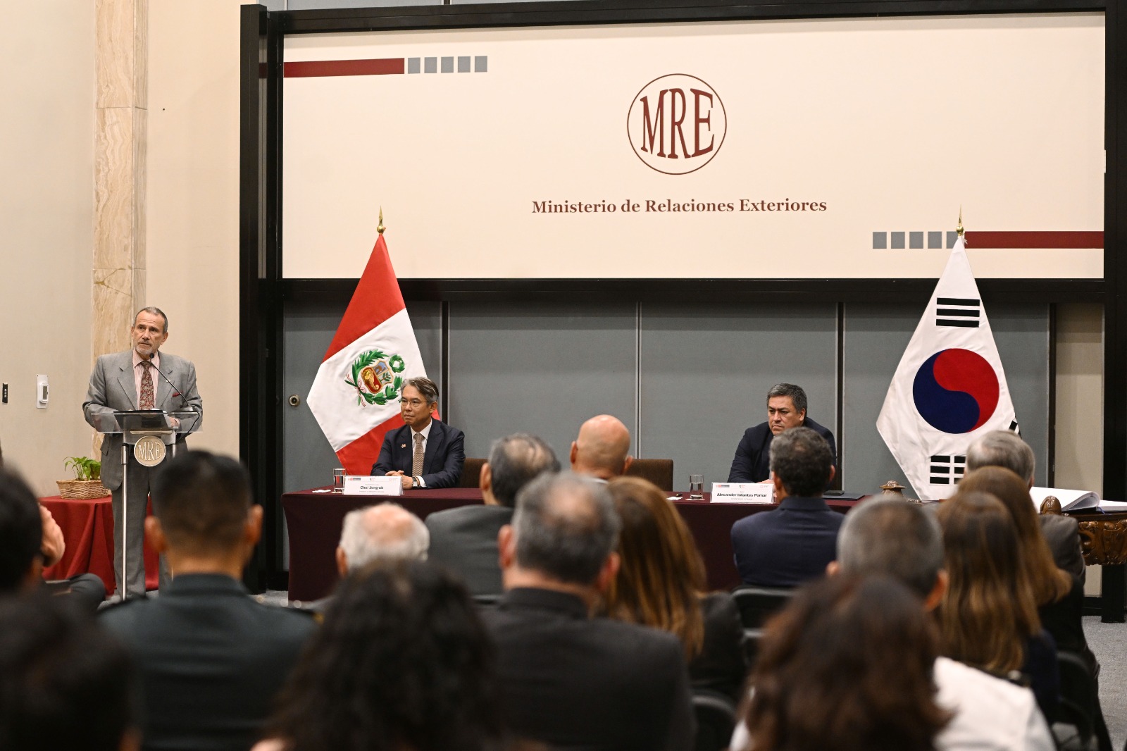 Inauguración de la exposición documental por el 60° aniversario de relaciones diplomáticas entre el Perú y la República de Corea