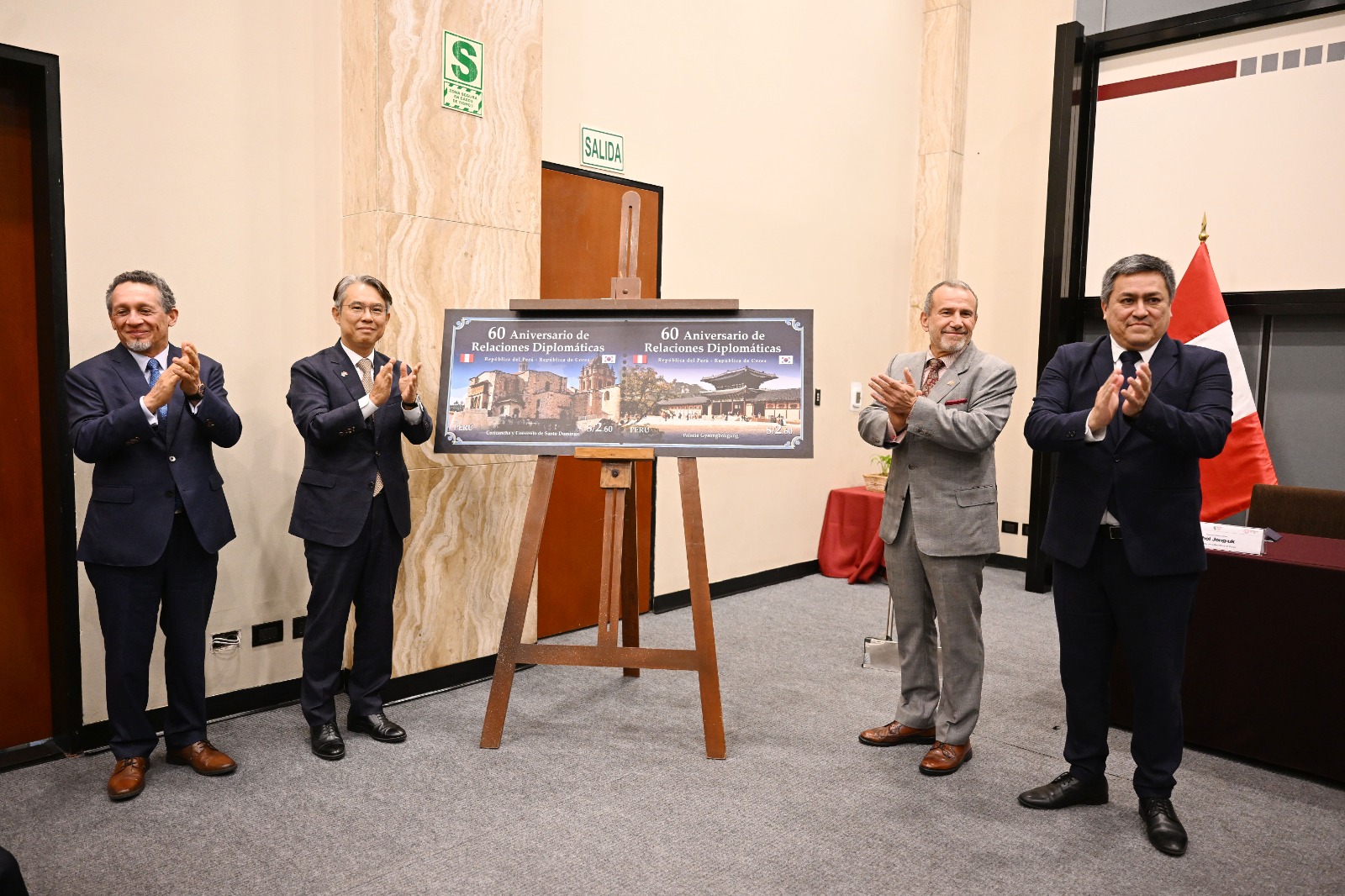 Inauguración de la exposición documental por el 60° aniversario de relaciones diplomáticas entre el Perú y la República de Corea