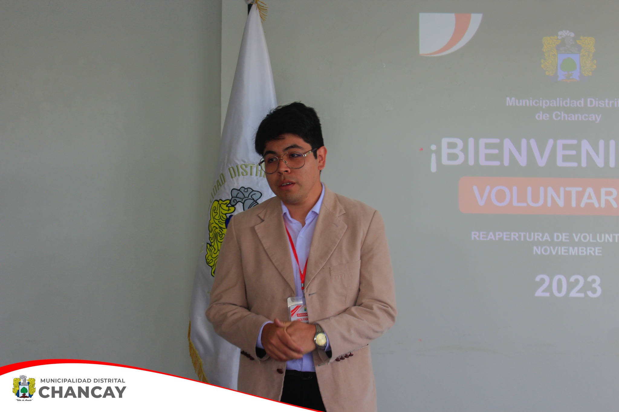 Esta mañana, el auditorio del mercado municipal fue el escenario de la inspiradora charla de bienvenida para los nuevos participantes del programa de voluntariado "Gotitas de Luz".