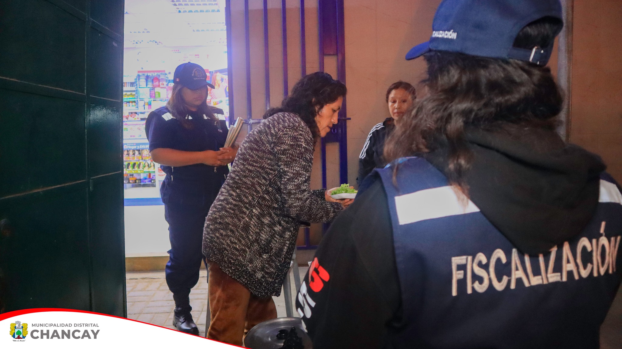 El equipo de Fiscalización de Chancay despliega esfuerzos diarios para mantener el orden en nuestras calles principales.