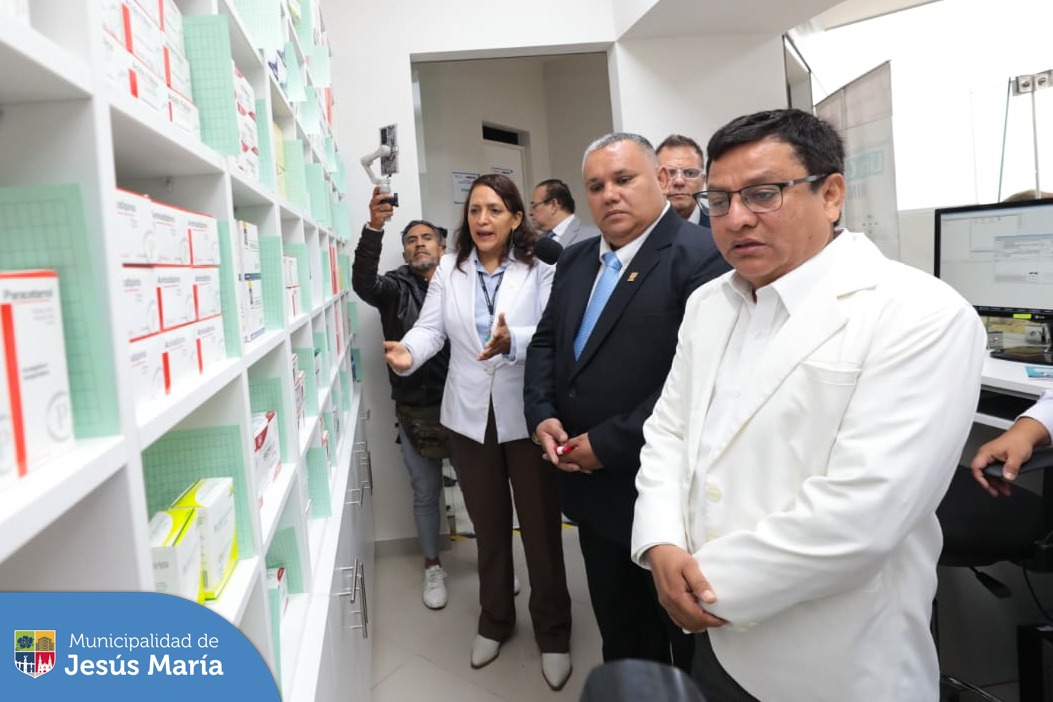 Gracias a las gestiones del alcalde Jesús Gálvez Olivares y en coordinación con el Ministerio de Salud, se realizó la inauguración de la primera Botica Municipal en Jesús María. La iniciativa beneficiará a más de 80 mil vecinos, brindándoles acceso a medicinas de calidad a precios justos. 💊
Los esperamos en nuestra Casa de la Juventud en 📍 Av. Horacio Urteaga cuadra 10 (de lunes a viernes de 8:00 am. 4:30 pm.)