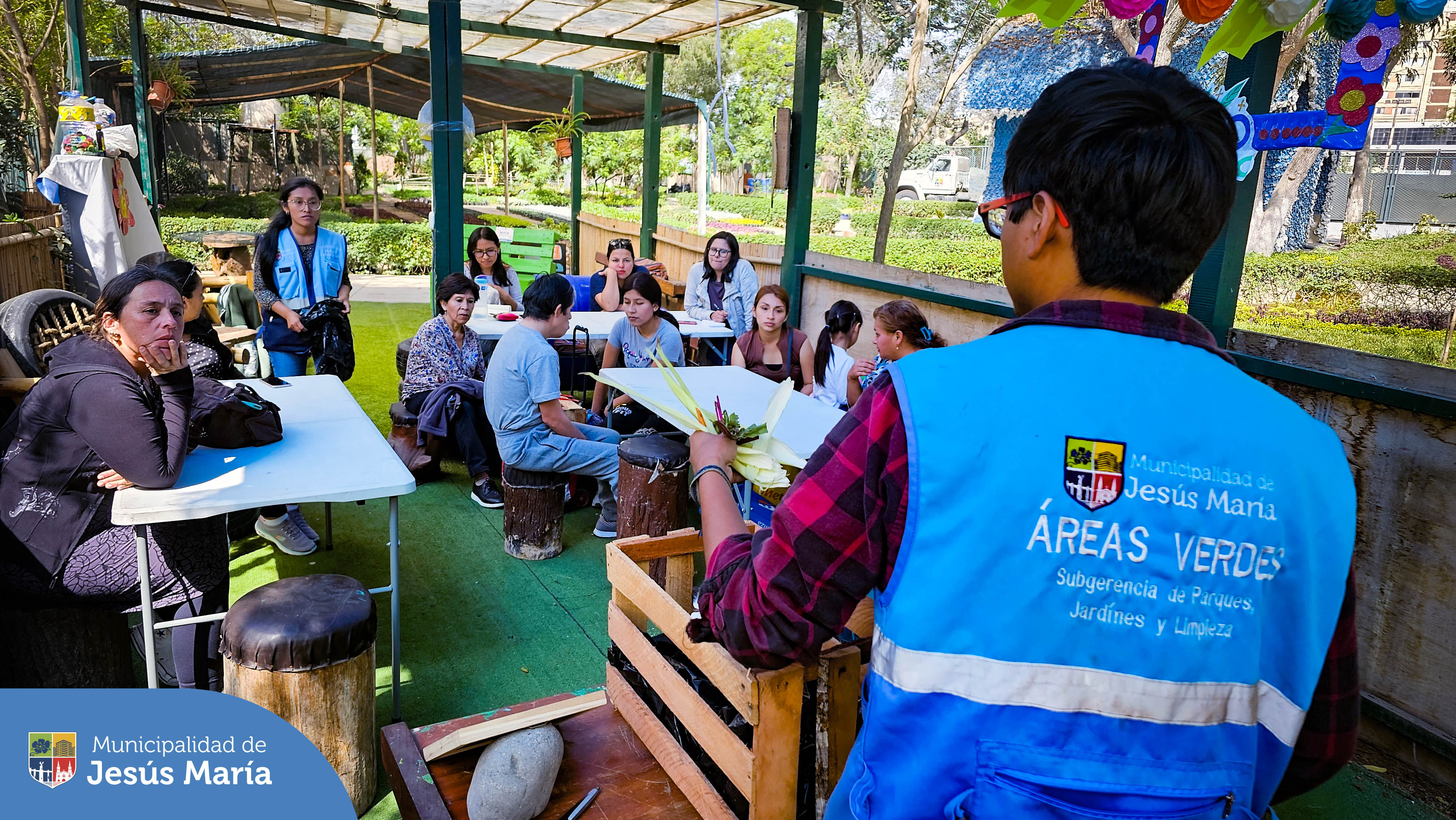 ¡Comprometidos con el cuidado del medio ambiente! 🌎

Nuestro maravilloso ♻️ Eco Parque fue el punto de encuentro para el taller gratuito de elaboración de abonos naturales. 🌱

Para más actividades que promueven un futuro más sostenible, llámanos 📱940410958.
