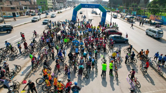 Ciclistas partiendo
