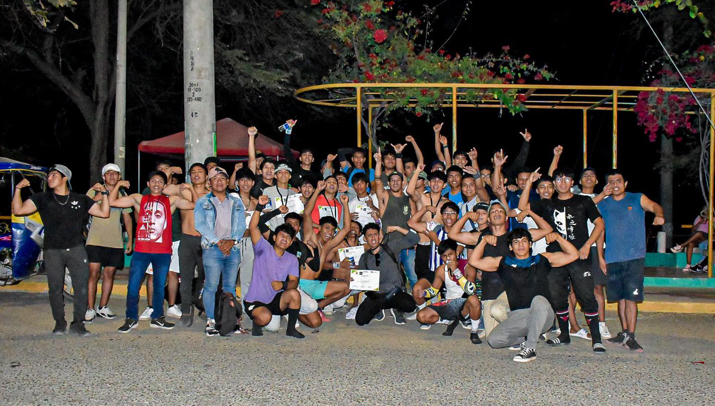 Atletas Participan en Campeonato de Calistenia en Sullana