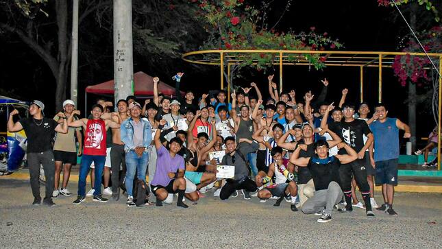 Atletas Participan en Campeonato de Calistenia en Sullana