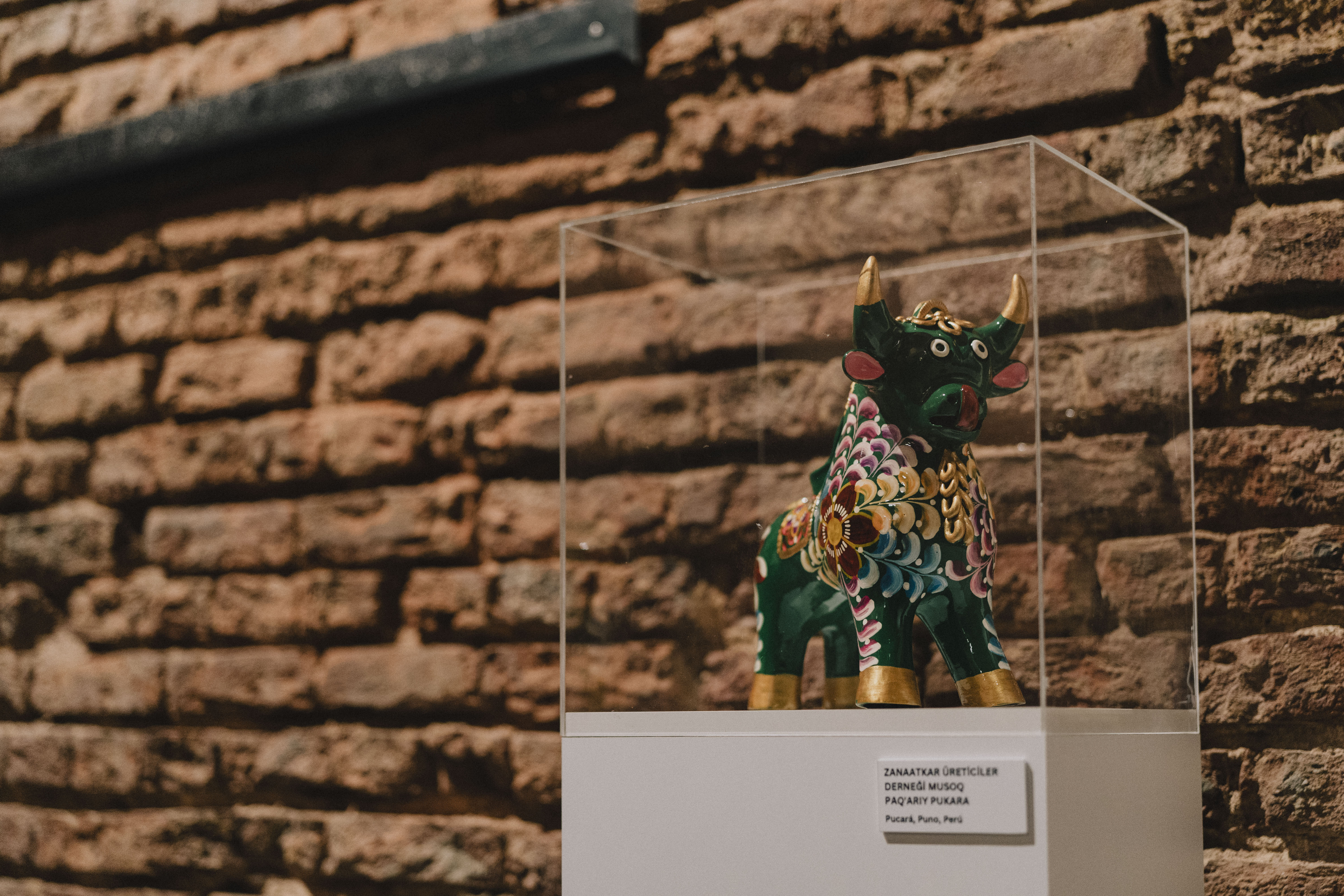 La muestra “Toro itinerante de Pucará, embajador del Altiplano peruano” se exhibe en Estambul