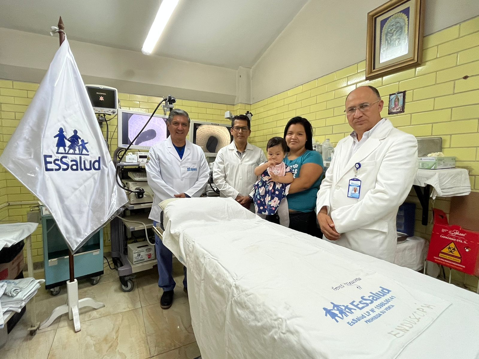 EsSalud: Médicos del hospital Lazarte encuentran un crucifijo en el esófago de una bebé de 10 meses y le salvan la vida