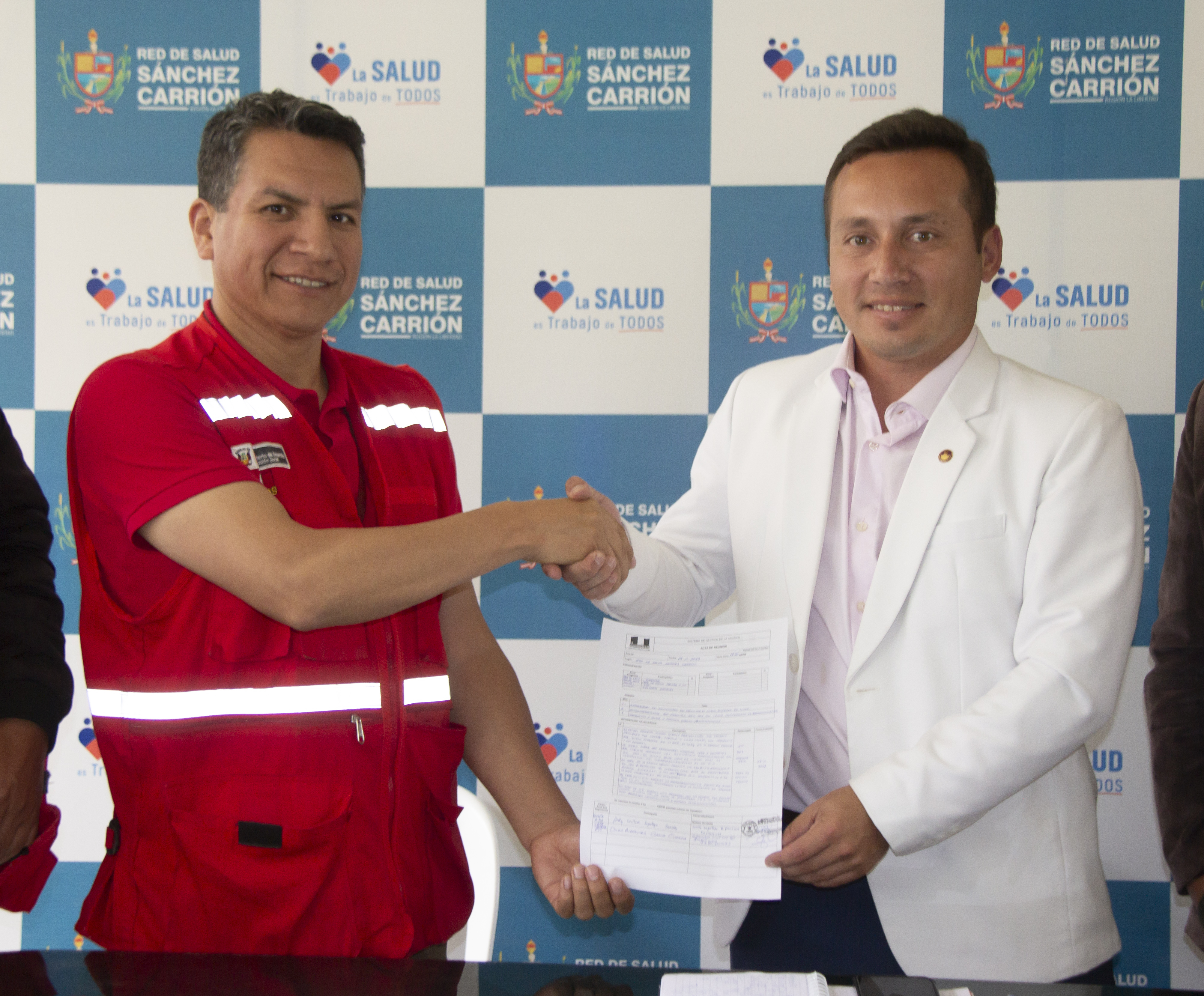 Componentes del programaJuntos con el director de la Red de Salud Sánchez Carrión.