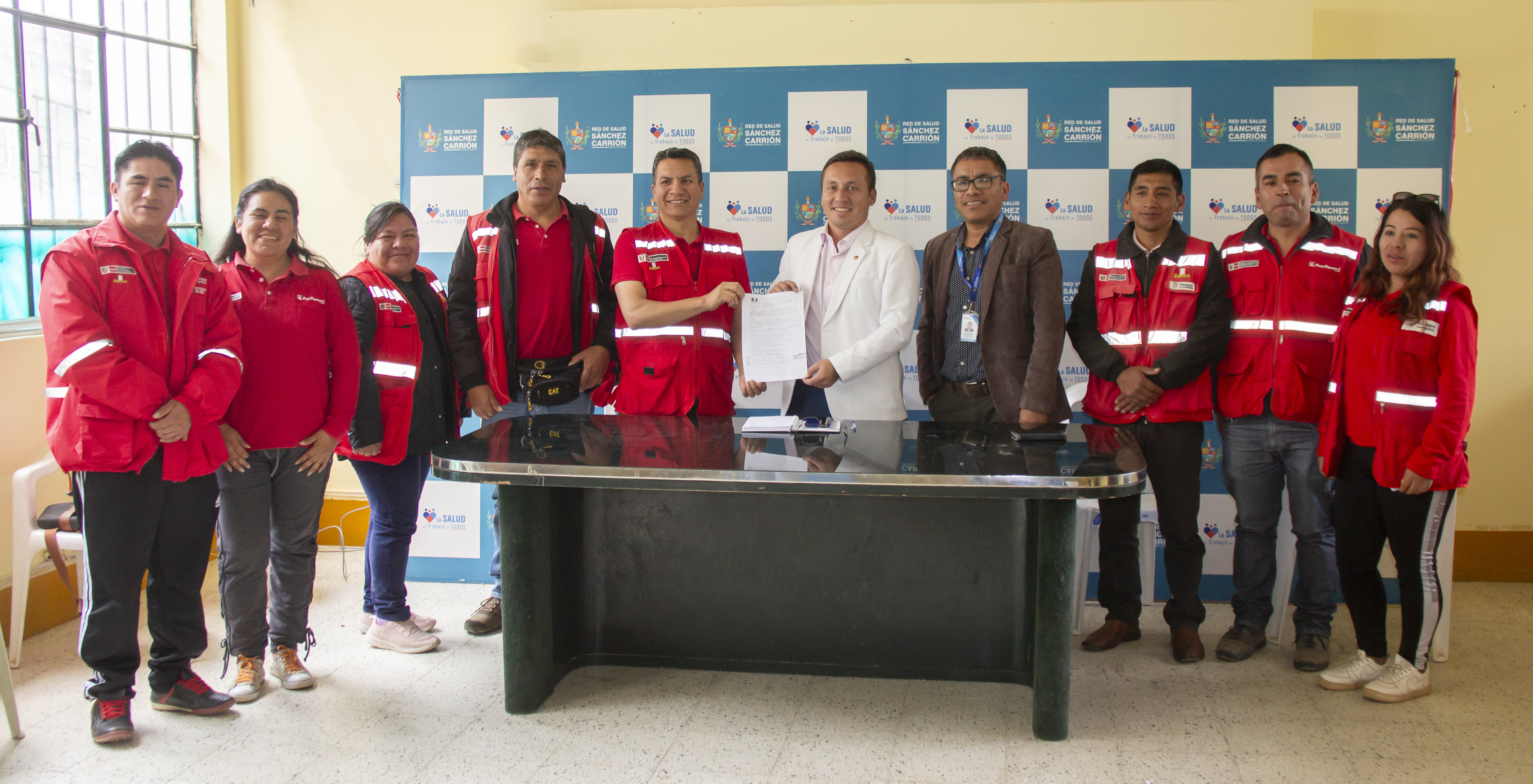 Componentes del programaJuntos con el director de la Red de Salud Sánchez Carrión.