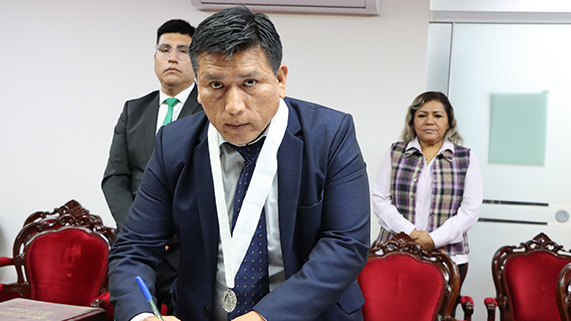 Abogado Rubén Darío Moreno Chero juró como Juez Supernumerario del Juzgado Penal Colegiado Transitorio Subespecializado en Delitos de Violencia contra la Mujer del Callao