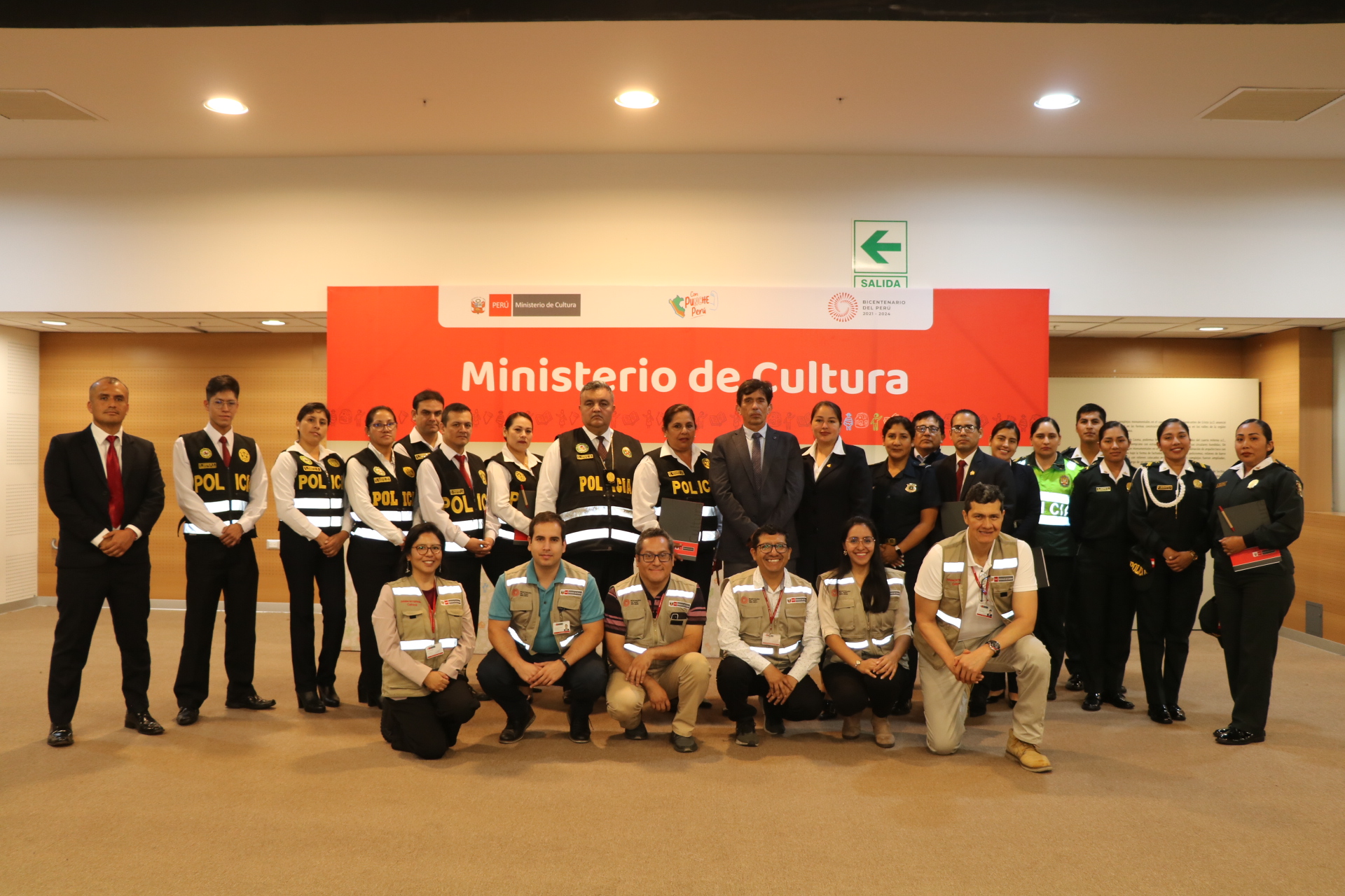 Ministerio de Cultura capacitó a efectivos PNP y oficiales de Sunat - Aduanas sobre la lucha contra tráfico ilícito de bienes culturales