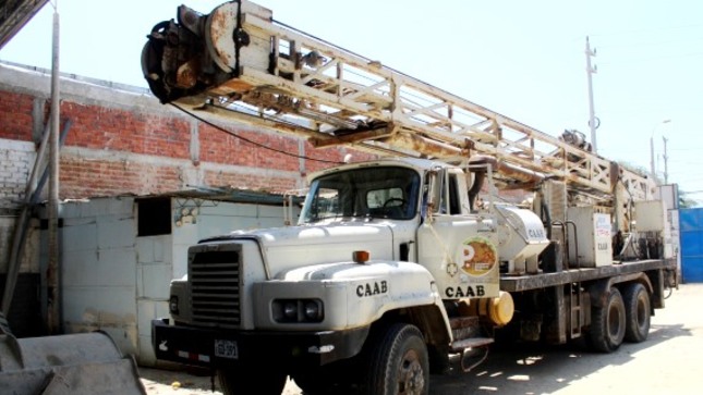 Mantenimiento de máquina perforadora de pozos del GORE ampliará acceso al agua en lugares vulnerables 