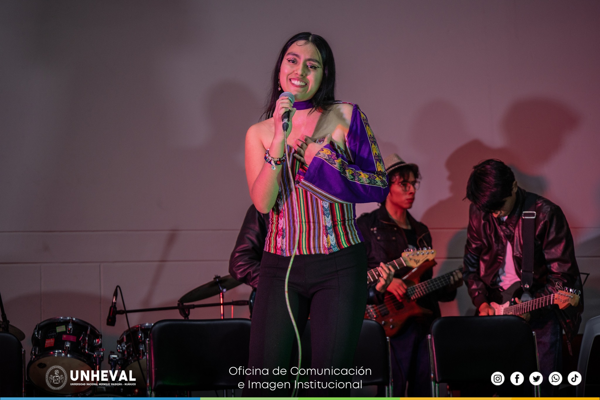 Estudiantes destacan su talento en el Festival de la Voz Valdizana