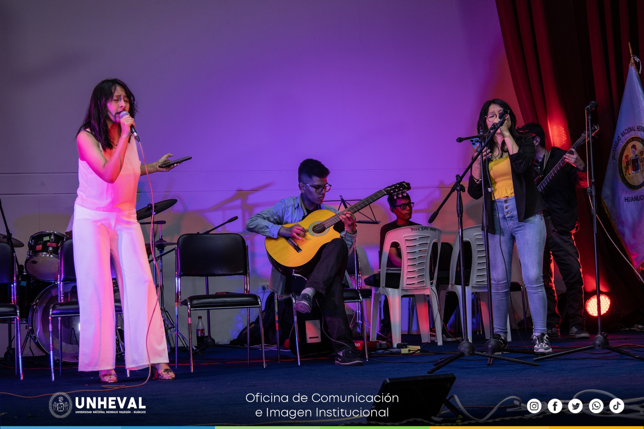 Estudiantes destacan su talento en el Festival de la Voz Valdizana