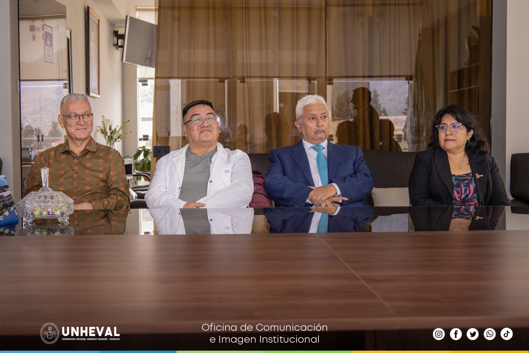 Clausura exitosa del WEBINAR 2023 "Compartiendo experiencias docentes" en la UNHEVAL