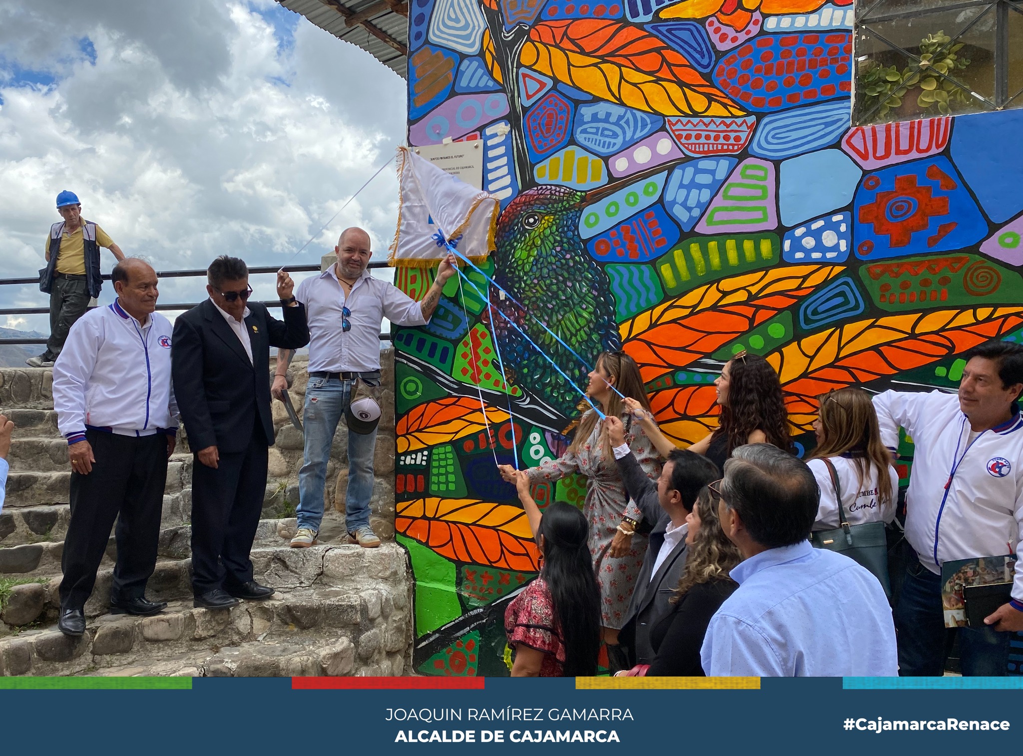 La Municipalidad Provincial de Cajamarca, inauguró los 8 primeros murales turísticos y culturales que fueron elaborados por artistas cajamarquinos y representan a la riqueza cultural de nuestra ciudad.
🤝Son más de 40 murales que tienen como objetivo reforzar la identidad cajamarquina e impulsar el arte local con identidad histórica y patrimonial; y se ha realizado en coordinación con Newmont Yanacocha.
✅En los próximos días, seguiremos conociendo todos los murales que se han elaborado en distintos puntos de la ciudad.