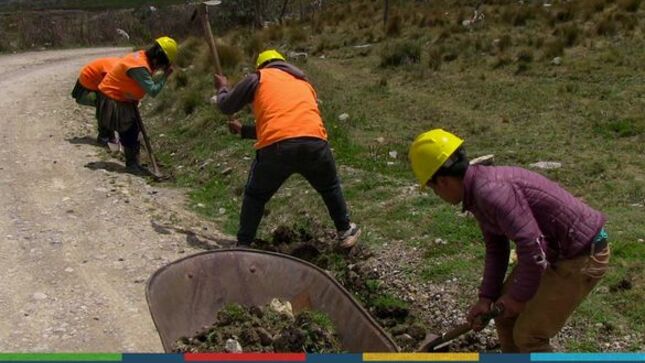 Con una inversión superior a los 60 mil soles, se viene realizando el mantenimiento rutinario del camino vecinal La Masma -Dv. Carbón Alto -Dv. Collpa - Dv. Campo Alegre –Huanico de 16.140 Km, ubicado en los distritos de Namora y Encañada, ejecutada por la empresa contratista GIRL POWER EIRL, que tiene un avance del 65%. 
✅Este mantenimiento rutinario tiene como objetivo mejorar la calzada, el sistema drenaje, el control de la vegetación,bacheo, limpieza de cunetas, la señalización y el cuidado del medio ambiente.  Estos trabajos continuarán hasta fines de año y permitirán tener mayor accesibilidad a diferentes caseríos. 