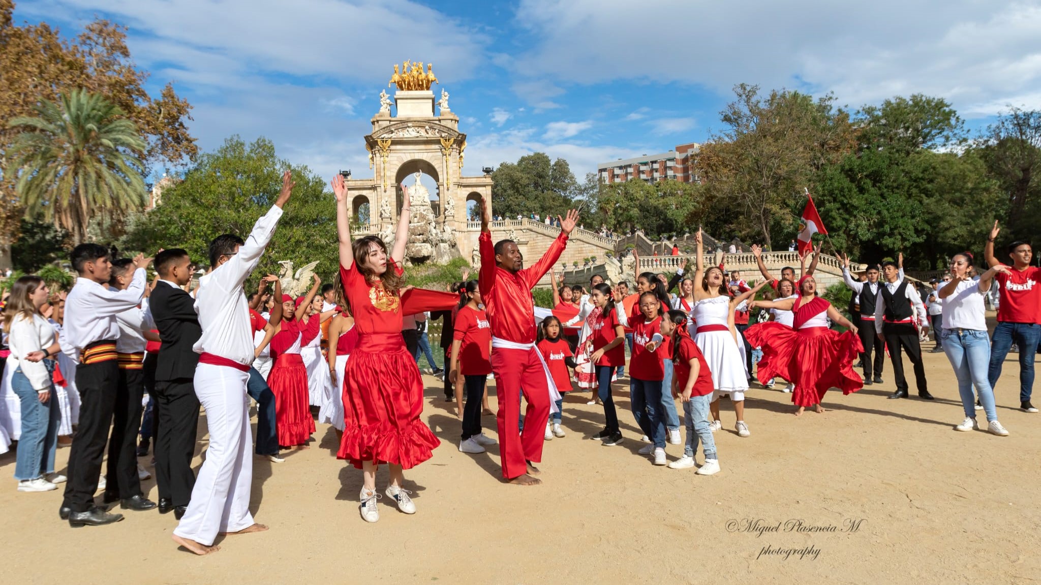 Consulado General del Perú en Barcelona promueve la cultura nacional con un flashmob de festejo