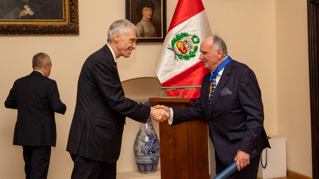 Condecoración al Cónsul Honorario del Perú en Torun, Polonia