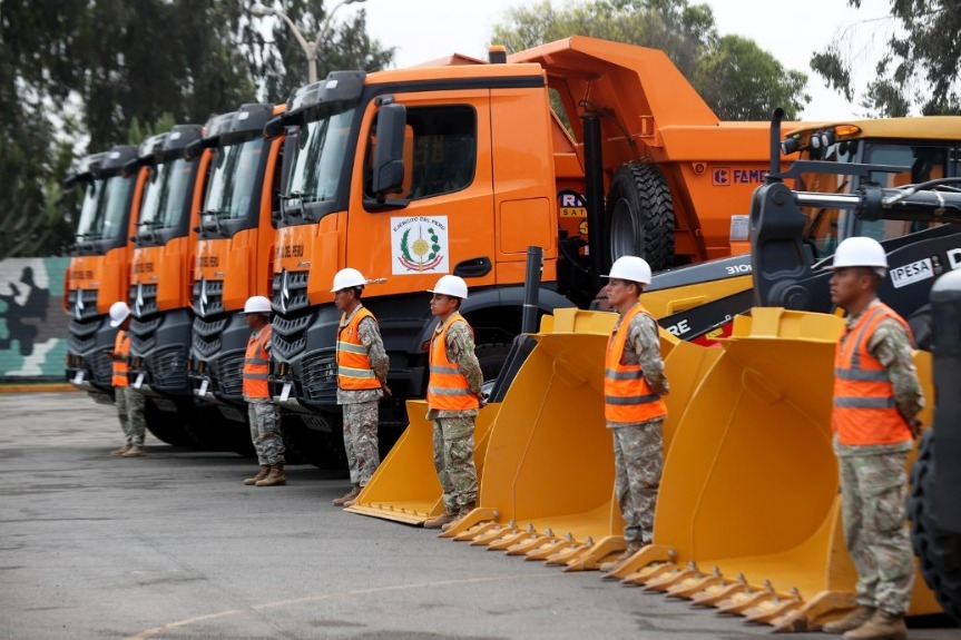 Equipos de ingeniería del Ejército se desplazan a Ica para apoyar en trabajos de prevención ante El Niño