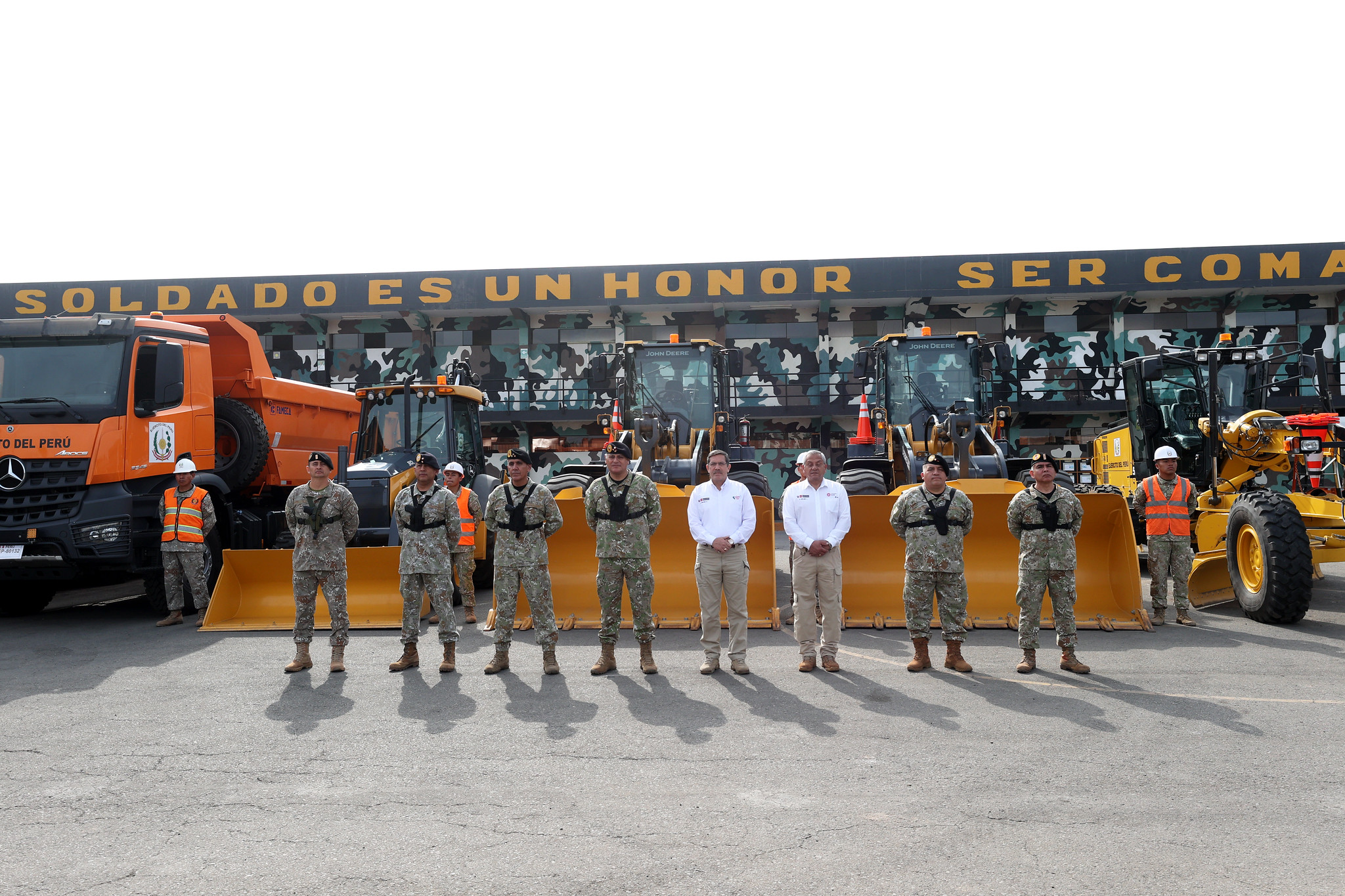 Equipos de ingeniería del Ejército se desplazan a Ica para apoyar en trabajos de prevención ante El Niño
