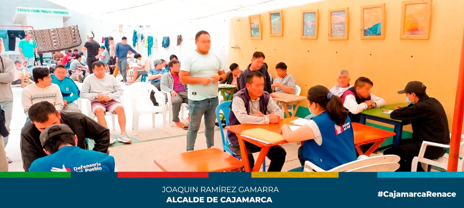 La subgerencia de Programas Sociales y Empadronamiento de la Municipalidad Provincial de Cajamarca, en colaboraci贸n con la Defensor铆a del Pueblo y la participaci贸n activa de la DEMUNA Cajamarca, ha llevado a cabo una significativa iniciativa en el penal de Huacariz. El prop贸sito principal de esta intervenci贸n ha sido la realizaci贸n de una encuesta exhaustiva con el objetivo de comprender a fondo la situaci贸n familiar de los internos, centr谩ndose especialmente en su carga familiar.
鉁嶏笍Esta 煤ltima se define por la presencia de hijos menores de 21 a帽os, considerando aspectos como salud, educaci贸n, roles de responsabilidad, y otros factores relevantes que influyen en la vida de los reclusos.
鉁匧a recolecci贸n de datos persigue la meta de informar la toma de decisiones, permitiendo as铆 la implementaci贸n de acciones concretas y coordinadas por parte del Comit茅 Municipal de Defensa de los Derechos del Ni帽o y del Adolescente (COMUDENA), as铆 como otros actores sociales comprometidos con la promoci贸n, defensa y restituci贸n de los derechos de los ni帽os y ni帽as identificados en el proceso.