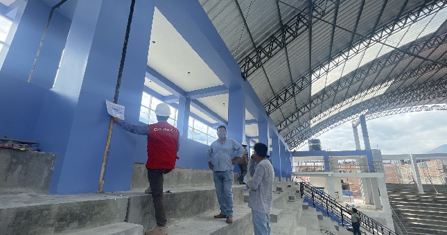 La Contraloría General advirtió a la Municipalidad Distrital de Pichanaqui (provincia de Chanchamayo) sobre los riesgos técnicos y financieros ocurridos durante la construcción de un coliseo de más de S/ 4 millones y cuya obra ha tenido hasta nueve suspensiones de plazo, desde febrero del 2021, fecha en que empezaron los trabajos.