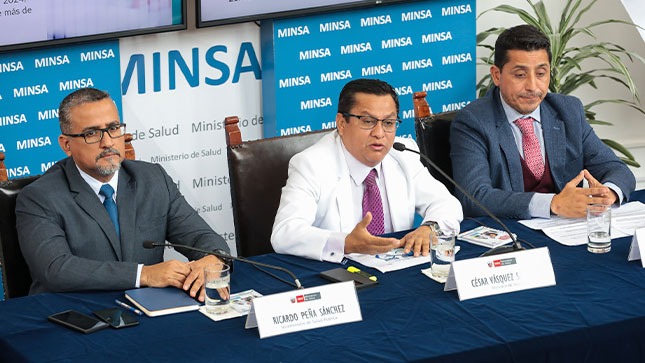 Ministro Vásquez pide tregua a profesionales de la salud para concretar más aumentos salariales