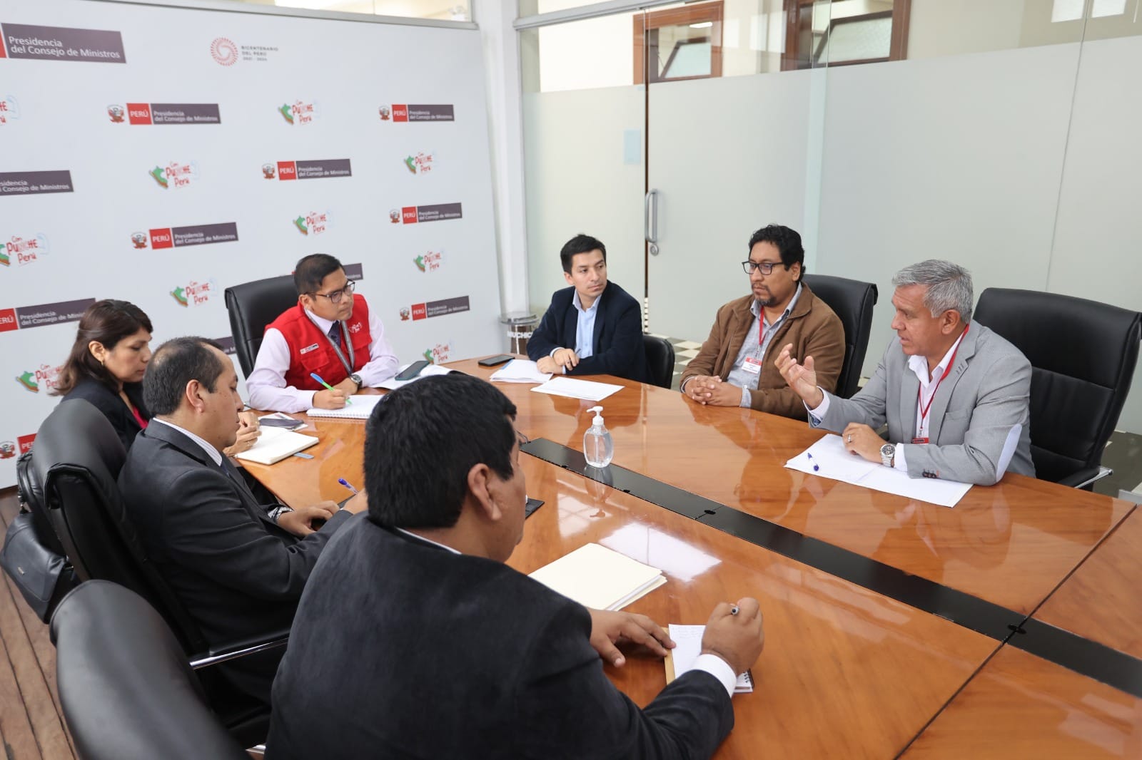 Alcalde provincial se reΓΊne en sede de PCM para coordinar ejecuciΓ³n del PAT y PDU de Huaral