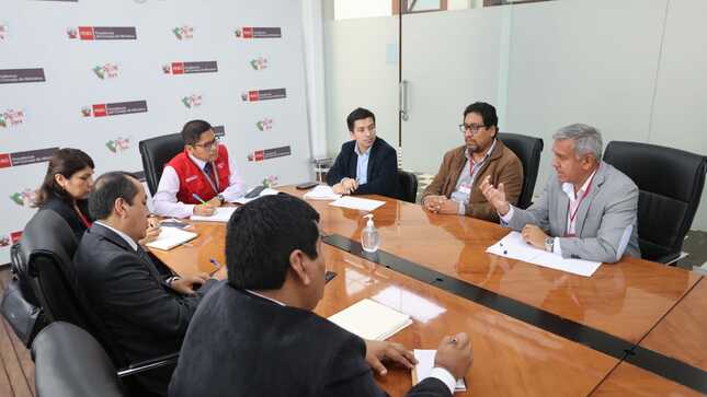 Alcalde provincial se reúne en sede de PCM para coordinar ejecución del PAT y PDU de Huaral
