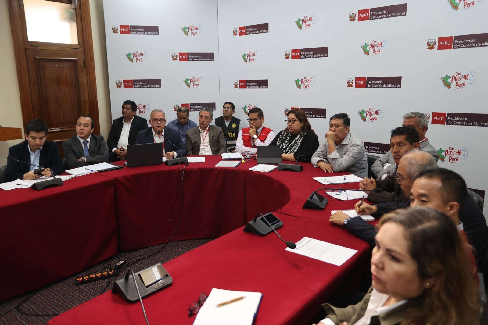 Alcalde provincial se reΓΊne en sede de PCM para coordinar ejecuciΓ³n del PAT y PDU de Huaral