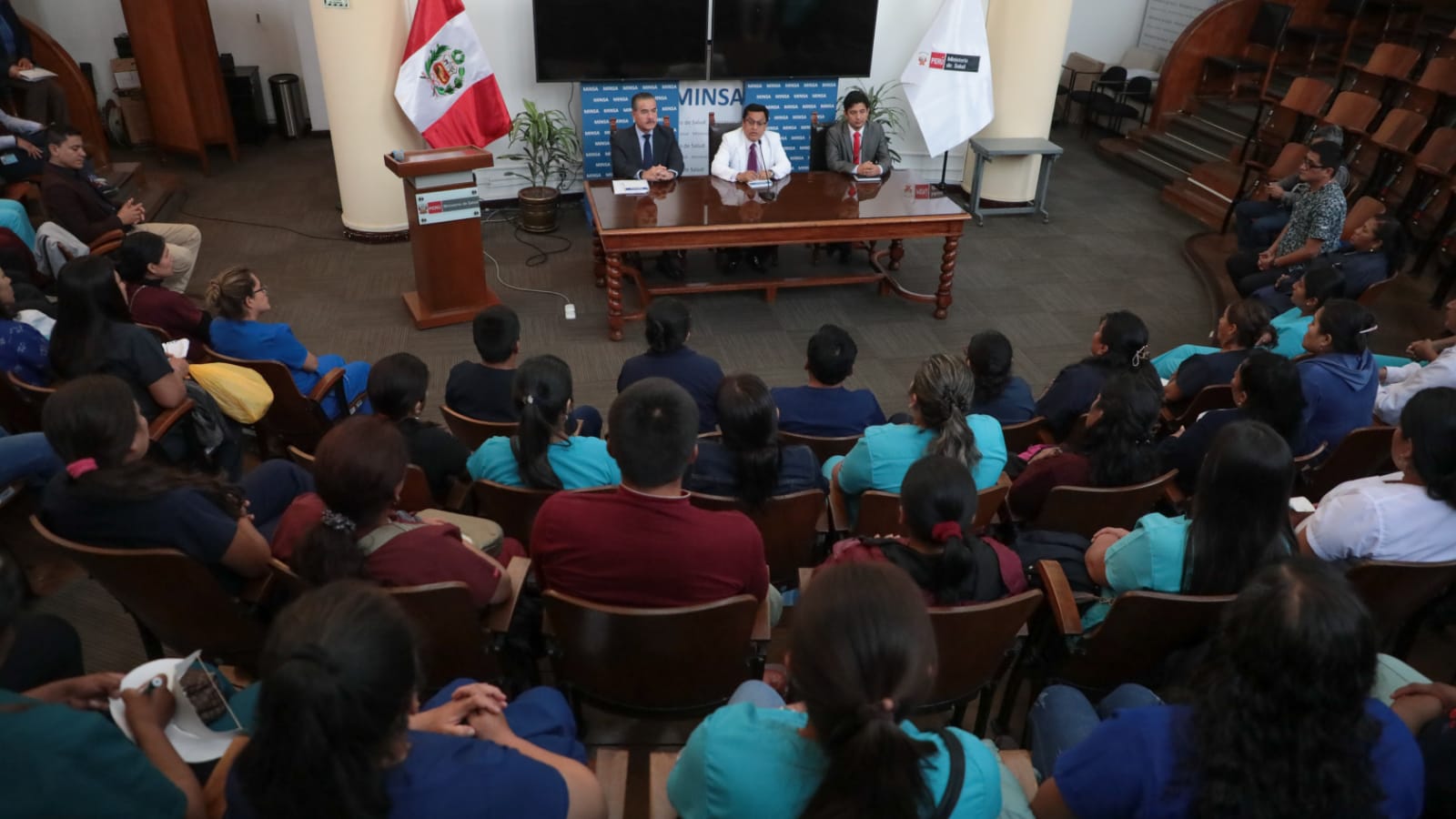 Personal de salud apoya gestión del ministro César Vásquez 
