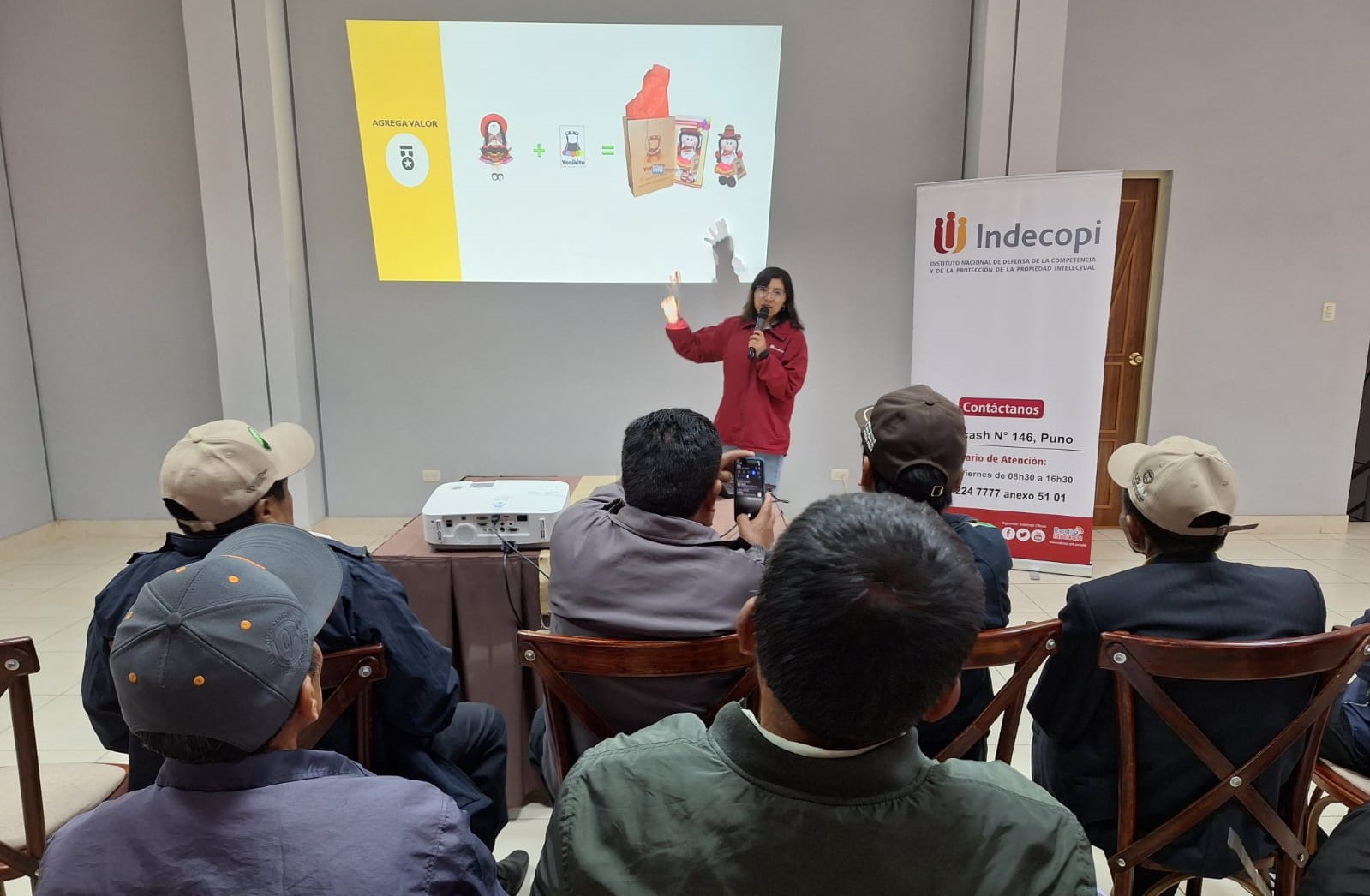 El Indecopi capacitó a más de 100 productores de café que participaron en la VII Feria Internacional de Cafés Especiales realizada en Puno
