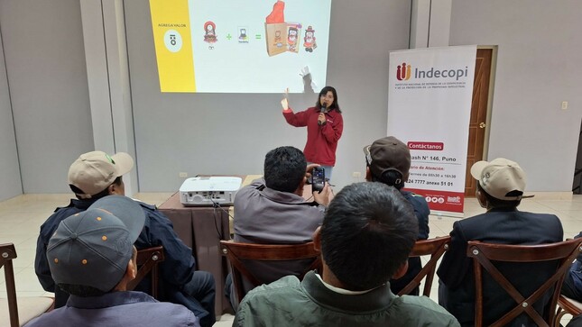 El Indecopi capacitó a más de 100 productores de café que participaron en la VII Feria Internacional de Cafés Especiales realizada en Puno