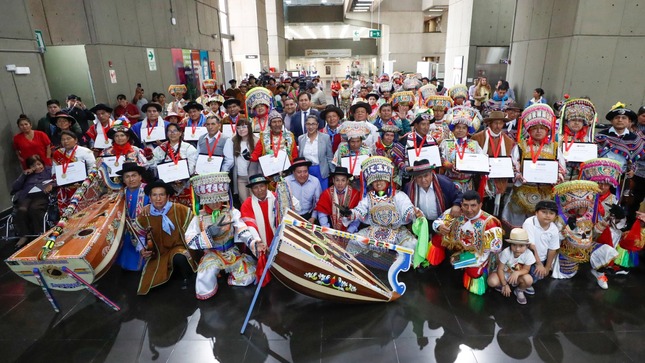 Ministra de Cultura entrega distinciones de Personalidad Meritoria a músicos y danzantes de tijeras de Ayacucho, Huancavelica y Apurímac