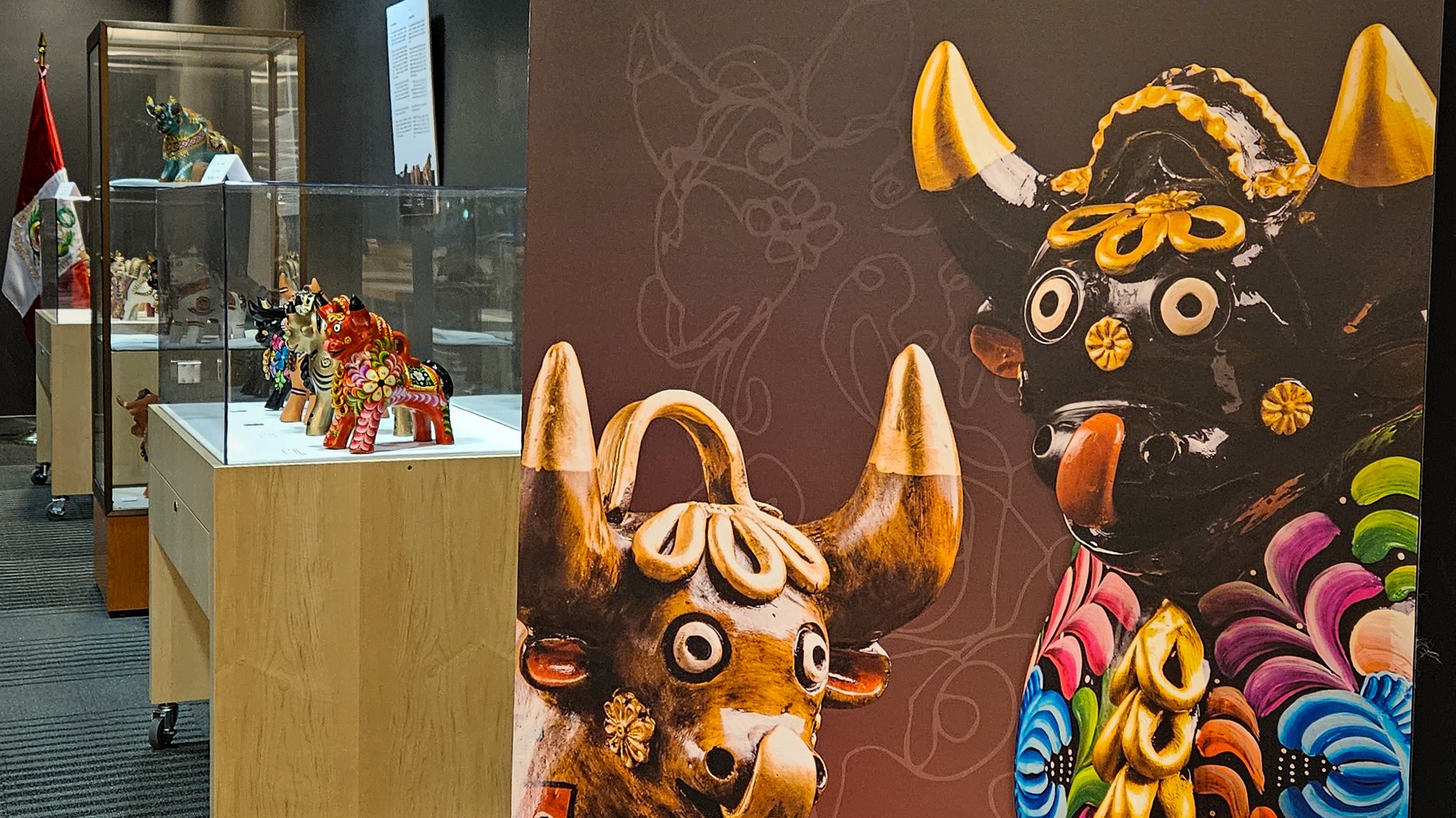 Exposición “Toro itinerante de Pucará: embajador del Altiplano peruano” se exhibe en la Biblioteca Central de la Universidad Estatal de Georgia.