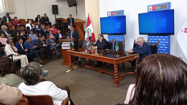 Equipo impulsor de la región Huancavelica obtiene diplomado en Gestión de Redes Integradas de Salud