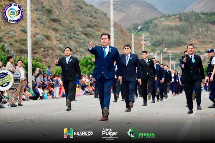 Participación en el Desfile  por el aniversario de la Provincia de Ambo