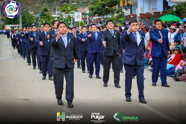 Participación en el Desfile  por el aniversario de la Provincia de Ambo