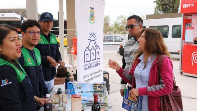 En el mes de aniversario de Moquegua, la comuna provincial mediante la Oficina de Promoción y desarrollo turístico realizó con gran entusiasmo una activación turística en el Complejo fronterizo Santa Rosa, donde se reunieron una multitud de turistas al ver la representación de nuestra polca moqueguana, interpretada por el taller municipal de danza.
