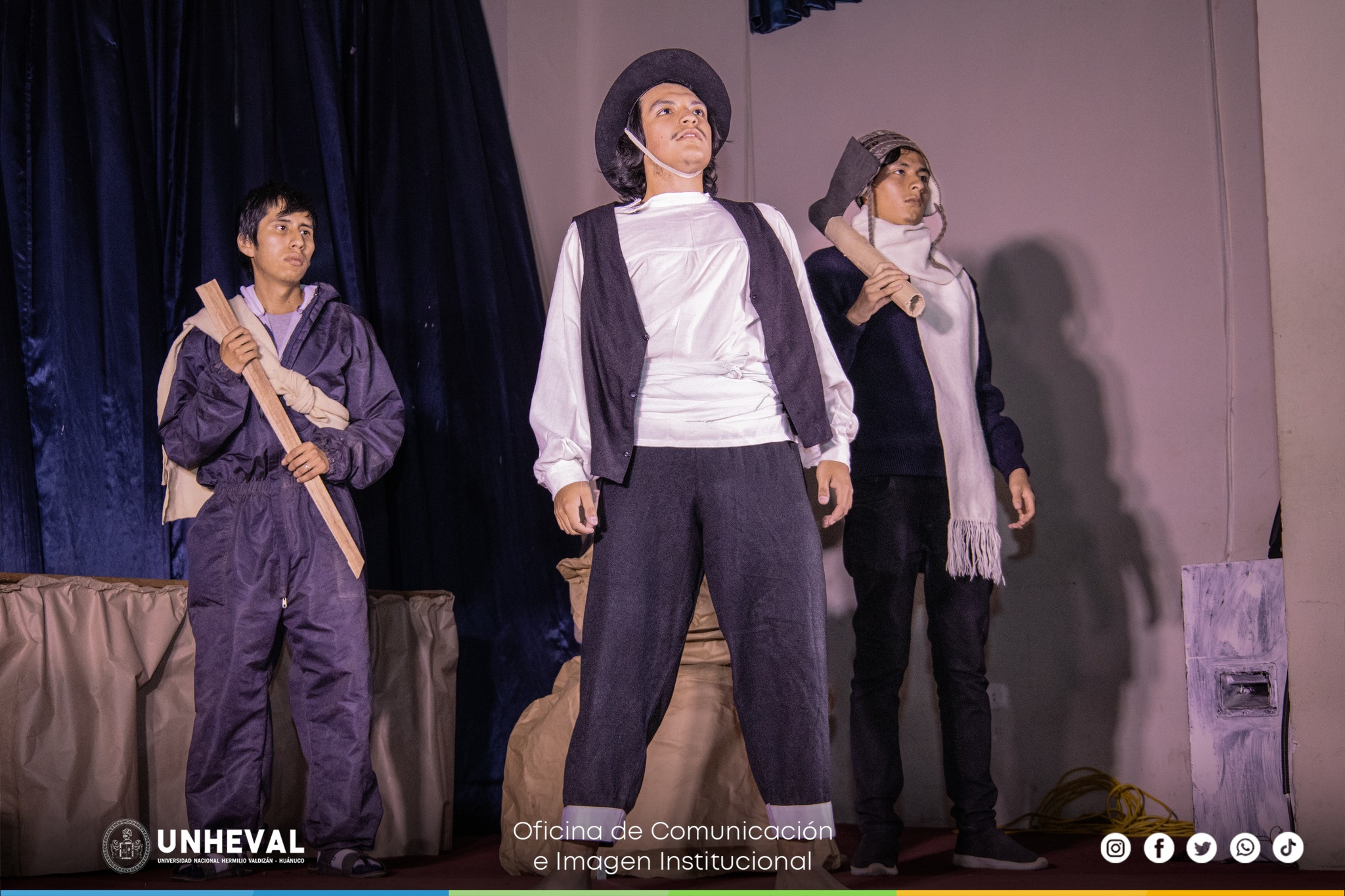 Taller de teatro de la UNHEVAL cautiva con una puesta en escena inolvidable