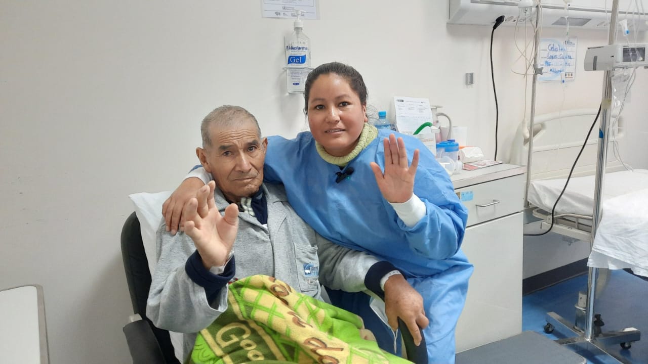 Médicos del IREN Centro reconstruyen vejiga de hombre de 79 años con parte del intestino delgado