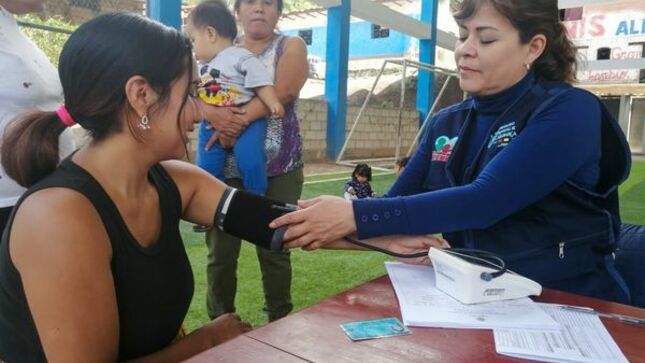 La subgerencia de Salud de la Municipalidad Provincial de Cajamarca llevó a cabo una significativa campaña médica en el caserío La Granada, ubicado en el distrito de Magdalena, al ofrecer servicios médicos gratuitos a través de la clínica móvil y con la colaboración de nuestro equipo de profesionales de la salud.
✅En esta valiosa intervención, la comunidad pudo acceder a servicios médicos integrales que incluyeron atención en medicina general, tamizaje de hepatitis B, servicios de ortodoncia, atención obstétrica, farmacia, otorrinolaringología y apoyo psicológico. La diversidad de servicios permitió abordar diversas necesidades de salud, garantizando una buena atención a más de 100 familias. 
🤝La Municipalidad Provincial de Cajamarca reitera su compromiso con la salud y el bienestar de sus ciudadanos, promoviendo acciones concretas que impactan positivamente en las comunidades más alejadas. Este tipo de intervenciones fortalecen el vínculo entre la municipalidad y la comunidad en toda la provincia, trabajando juntos para construir un entorno más saludable. 