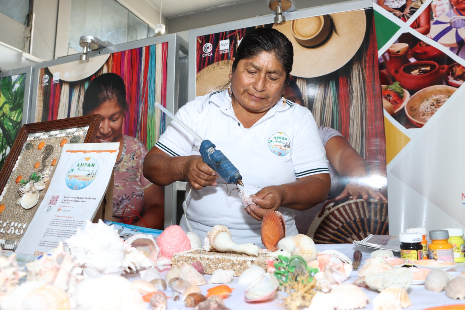 Mujeres artesanas de Sechura