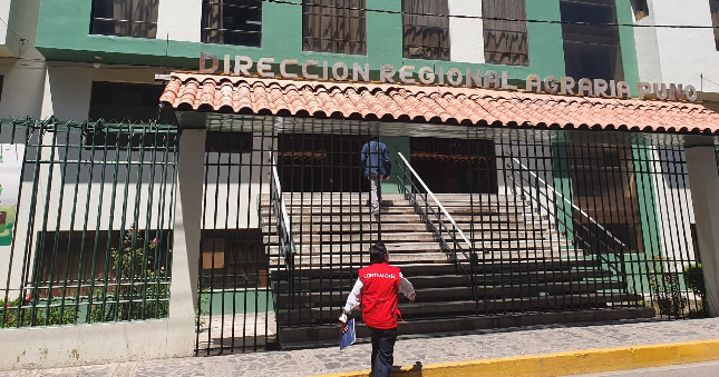 La Contraloría General ha detectado una transferencia de fondos excesiva destinada al pago de beneficios para los trabajadores nombrados de la Dirección Regional Agraria Puno (DRA) durante el año 2020. Esta situación ha ocasionado un perjuicio económico de S/ 723 363 al Gobierno Regional de Puno, y se señala la presunta responsabilidad penal y/o administrativa de 17 funcionarios y servidores públicos.