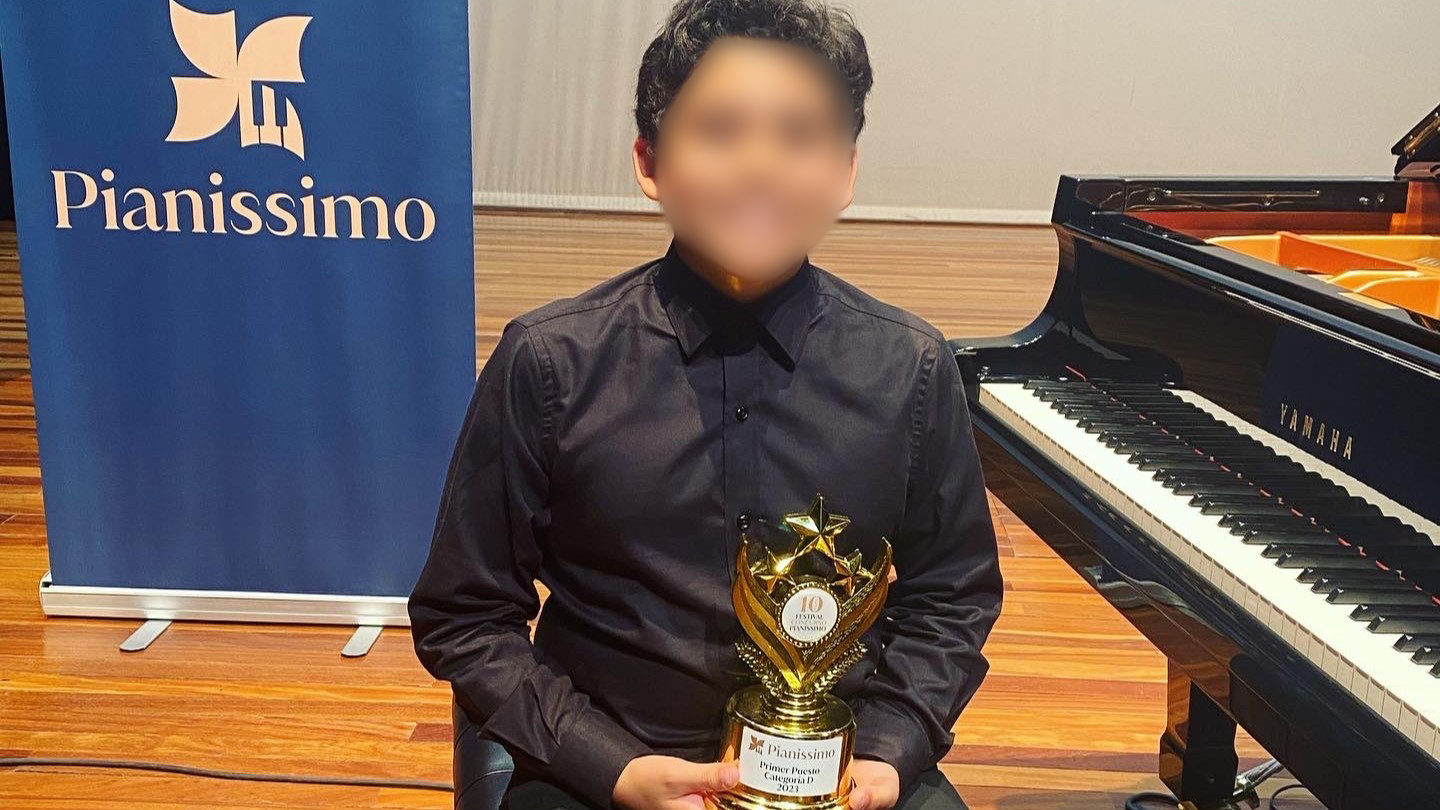 Jóvenes peruanos triunfan en concurso de piano y ofrecen recital a connacionales en Medellín