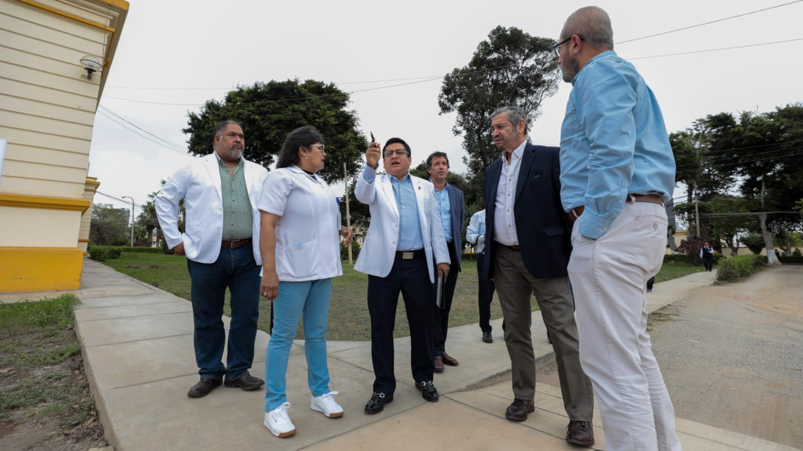 Minsa y Mincul inician coordinaciones para mejorar la infraestructura del Hospital Larco Herrera