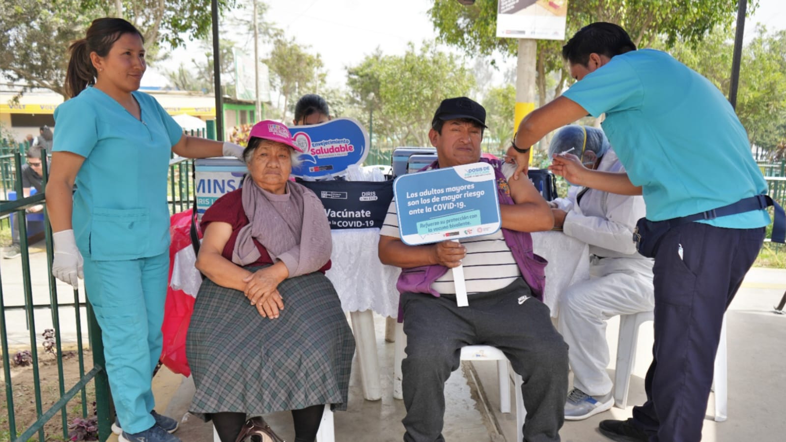 Lima este más de 56 000 adultos mayores recibieron la protección de la vacuna bivalente